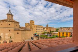 Gallery image of Palacio Descalzos -Atico 3b- Parking incluido in Tudela