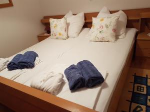 Tempat tidur dalam kamar di 209 Zavala Ferienwohnung