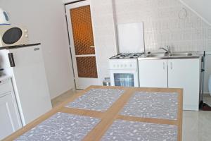 Kuchyňa alebo kuchynka v ubytovaní Illés Apartman