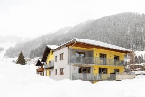 ザンクト・アントン・アム・アールベルクにあるHaus Rosmarieの山前雪造