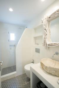A bathroom at Phoenicia Naxos