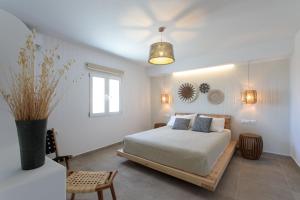 A bed or beds in a room at Phoenicia Naxos