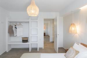 A bed or beds in a room at Phoenicia Naxos