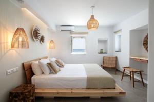 A bed or beds in a room at Phoenicia Naxos