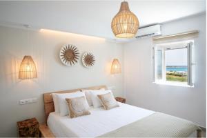 A bed or beds in a room at Phoenicia Naxos