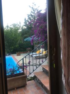 The swimming pool at or close to Villa Ludoniccò