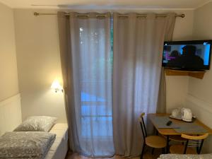 Postel nebo postele na pokoji v ubytování Ohana Budget w Juracie