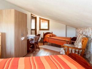 a bedroom with a bed and a table and chairs at Villa Hermosa in Alghero