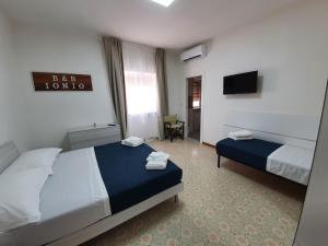 A bed or beds in a room at B&B IONIO