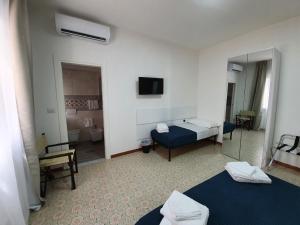 A bed or beds in a room at B&B IONIO