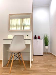 a white desk and a chair in a room at Elia Room & Garden in Kontokali