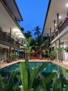 a swimming pool in the middle of a building at Le Grand Bleu Hotel in Wok Tum