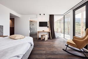 TV a/nebo společenská místnost v ubytování Haller Suites & Restaurant