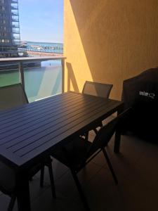 Rõdu või terrass majutusasutuses WATERFRONT DARWIN TROPICAL GEM