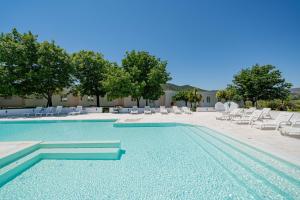 Bazén v ubytování Hotel Le Mimose nebo v jeho okolí