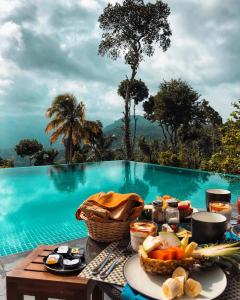Makanan di atau berdekatan resort