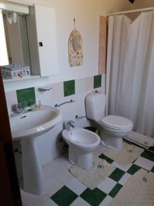 ノート・マリーナにあるL'anima della Naturaのバスルーム(洗面台、トイレ付)