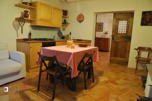 a kitchen with a table with a bottle of wine on it at Casa dei ciliegi in San Lorenzo in Campo