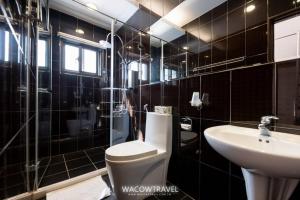 a bathroom with a toilet and a sink at Water 168 Homestay in Xiaoliuqiu