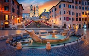 ローマにあるColonna Suite - Rome Spanish Steps Suite & Spaの大噴水