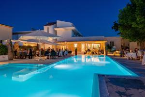 Bazén v ubytování Hotel Le Mimose nebo v jeho okolí