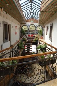 Muzeum budynku ze schodami z roślinami w obiekcie Grand Elite Cave Suites w Göreme