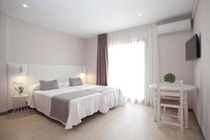 Postel nebo postele na pokoji v ubytování Apartamentos Ribera + 16 fotografií