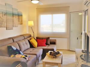 Posedenie v ubytovaní Apartamento con piscina en Oliva Nova