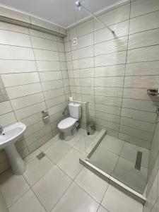Kylpyhuone majoituspaikassa Hotel Premium