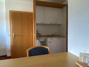 Kuchyň nebo kuchyňský kout v ubytování Hotel Lengsteinerhof