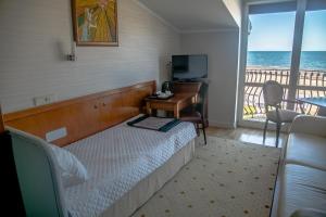 TV a/nebo společenská místnost v ubytování Hotel Apollo