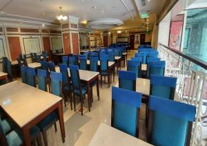 A restaurant or other place to eat at Rotana Al Mesk Hotel