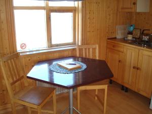 Kuchyň nebo kuchyňský kout v ubytování Hænuvík Cottages
