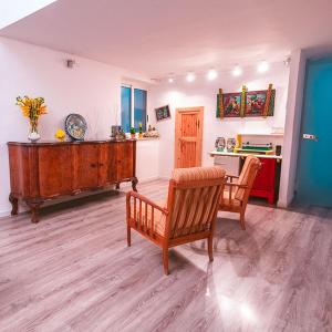 a living room with two chairs and a table at B&B L'Orlando Furioso in Palermo