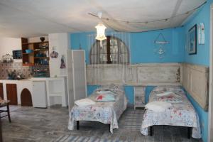 Ένα ή περισσότερα κρεβάτια σε δωμάτιο στο Ellysblue Guesthouse