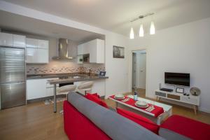 Kuchnia lub aneks kuchenny w obiekcie LUMINOSO APARTAMENTO en el centro de Cádiz