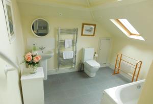 Koupelna v ubytování Quay Corner, 5 bed house, Christchurch Dorset