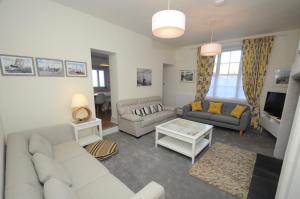Posezení v ubytování Quay Corner, 5 bed house, Christchurch Dorset