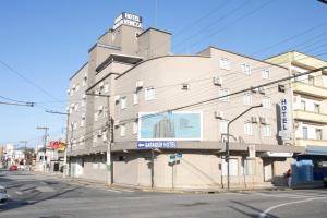 a large building on the corner of a street at Hotel Veneza in Brusque