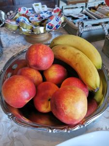 a bowl of fruit with apples and bananas on a table at B&B Casazze Dream in Marcaria +43 photos