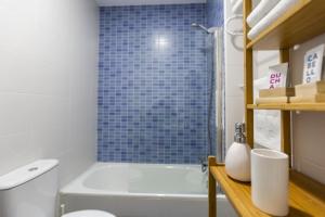Łazienka w obiekcie LUMINOSO APARTAMENTO en el centro de Cádiz