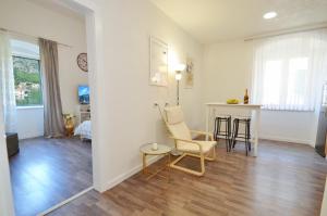 Φωτογραφία από το άλμπουμ του Bright, Romantic & Super Stylish Old Town Flat with Seaview & Shared Terrace στο Κότορ +8 φωτογραφίες