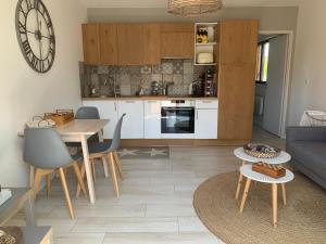 a kitchen and living room with a table and a couch at La cabane 62 in La Teste-de-Buch