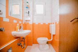Koupelna v ubytování Apartmens Leona + 37 fotografií