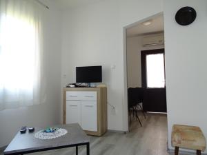 A television and/or entertainment centre at Olga Apartment Near the Beach