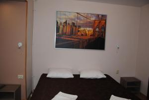 Een bed of bedden in een kamer bij Hotel One Way