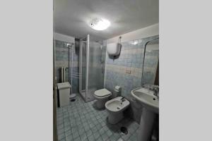 A bathroom at OASI DI PACE A GAETA Még 17 kép