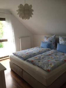 a bedroom with a bed with a blue comforter at Ferienwohnung Luna in Pirna