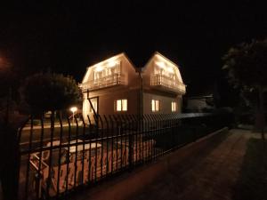 Family Garden Apartmanház 8600 Siófok, 2 Csík Ferenc utca kép - 2