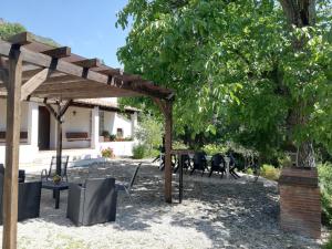 A garden outside Casa Rural La Maquinilla